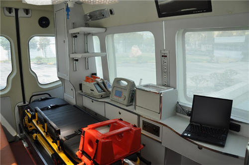 仪征市救护车内部